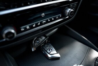 BMW 540xd webasto, DPH, laser, mpaket - 12