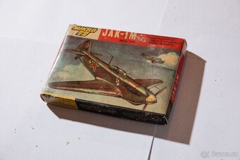 spousta modelů letadel 1/72 - 12