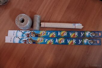 Svatební dekorace (stoly, auta, okna) + vybavení fotokoutku - 12