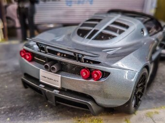 Henessey Venom 1:18 Autoart Signature - 12