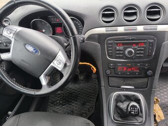 Ford Galaxy 7 míst - 12