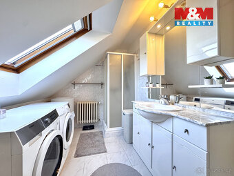 Prodej dvougeneračního RD v Hati, ul. Lipová - 12