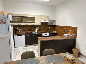 Pronajmu dlouhodobě obchodní prostory cc 550m2. Sklad,prodej - 12