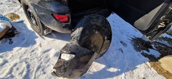 Toyota RAV 2.D - poškozená zadni část vozu - 12