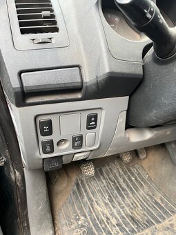 Toyota Hilux - 12
