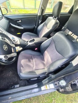 Prius 3 r.v.2012/12 měsíc - 12