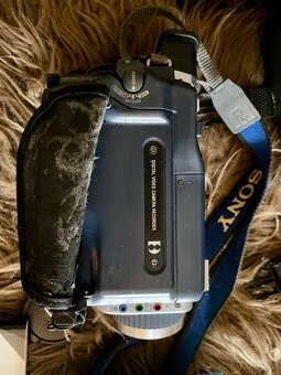 Digitální kamera SONY DCR-TRV240E - 12