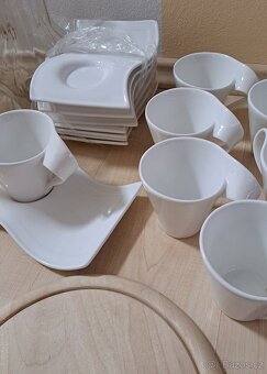 Vázy, šálky, džbány, tácek, prkýnko, odměrka,... - 12