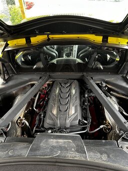 Chevrolet Corvette C8 - 12