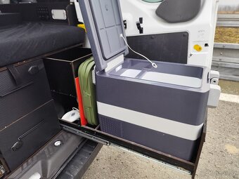 Ford transit Custom 2,2 TDCi s obytnou vestavbou - 12