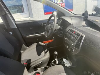 Hyundai I20 1.25 16v 63kw rok 8/2013 5 Star edition - 12