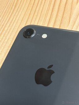 Apple iPhone 8, 64 GB - 12