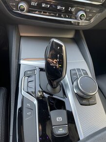 BMW 520d,g30, záruka , předplacený Servis, H&K, LED , 99k km - 12