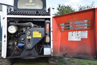 Bobcat 743 SMYKOVÝ NAKLADAČ - 12