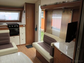 Prodám Karavan Adria Adora 613HT Klimatizace + předstan - 12