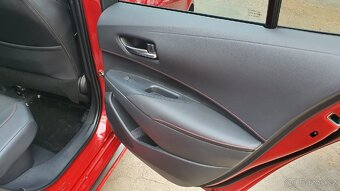Toyota Corolla 1.8 HEV 140k TS GR Sport nová - 12