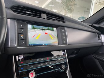 Jaguar XF 30d R-SPORT Panorama Meridian - 12