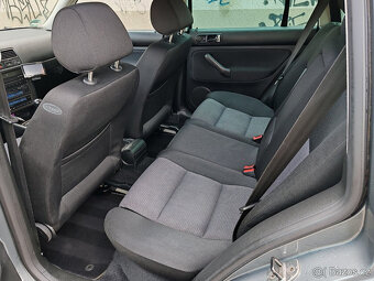 benzínový VW Volkswagen Bora (Golf)  1.6i 2003 edice SPECIAL - 12