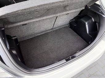 Toyota Yaris Hybrid automat / 2013 / ČR / 77 tis. - 12