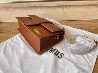 Jacquemus Le Grand Bambino hnedá kabelka - 12