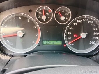 Ford Focus 1,6i 74Kw r.v.8/2006 najeto 119000Km Výbava Ghia - 12
