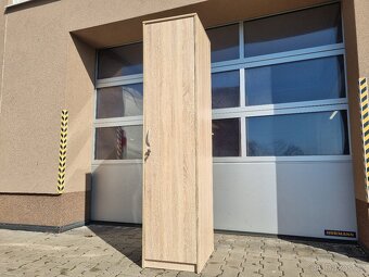 Uzamykatelná šatní skříňka - 12