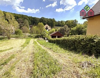 Stavební pozemek 1027 m2, příroda, Oparenské údolí, obec Vel - 12