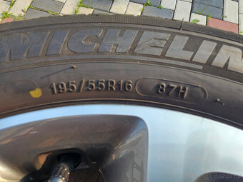 HYUNDAI i20 orig alu sada 195/55/16 TPMS Michelin - 12
