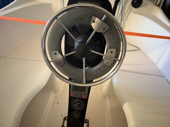 🛥️ Motorsailer MacGregor 26M – plachetnice + Mercury 2012 - 12