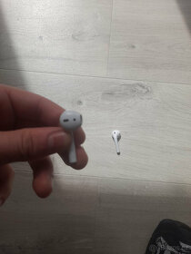 Apple AirPods 2. generace (2019) - 12