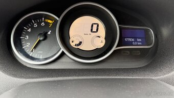 Renault Megane 1.6i 81kW - 12