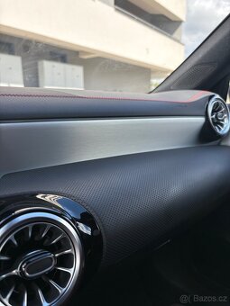 Mercedes Benz CLA - 12