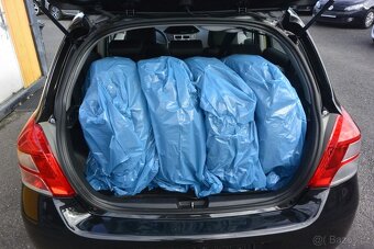 PRODÁM Toyota Yaris 1.3VVT-i 6kv 70tis km - 12