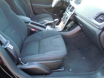 Volvo V40 D2 2.0D 88kw(120hp) r.v.11/2016 ČR - 12