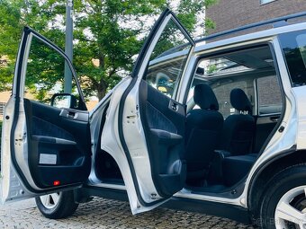 Subaru Forester 2.0i 4x4 MANUÁL VÝHŘEV SENZORY TAŽNÉ SERVISK - 12