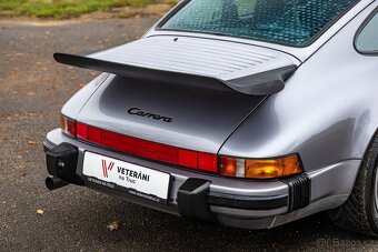 Porsche 911 Carrera 3.2 - 12