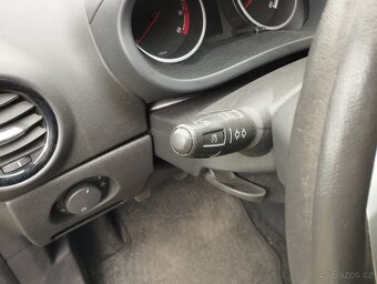 Opel Corsa D 1,2 benzín Top výbava - 12