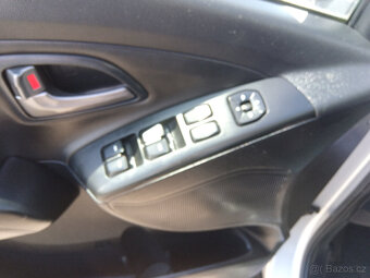 IX 35 2,0 i 122 kW, najeto jen 94.000 km - 12