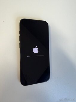 Apple iPhone 15 Pro 256GB černý titan - 12