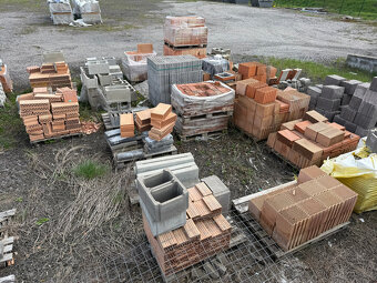 Stavební materiál - cihly, tvárnice, dlažba atd. - 12