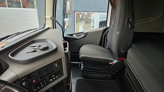 VOLVO FH 13 500 8x4 třístranný sklápěč - 12