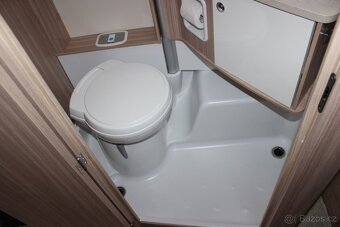 BURSTNER IXEO 710 - 12