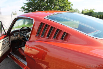 1966 Ford Mustang Fastback 289 V8, manuál, perfektní stav - 12