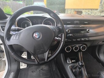 Alfa Romeo Giulietta 1,9 T 125 kW, nafta. Rok výroby 2010, n - 12