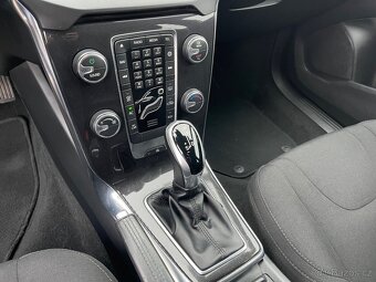 Volvo V40 2017 2.0 D2 120k AUTOMAT,NAVI,P.SENZORY - 12
