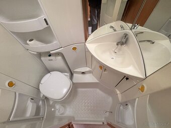 Knaus Sudwind 530, předstan, WC, STK, Palandy - 12