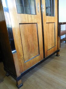Knihovna biedermeier - 12