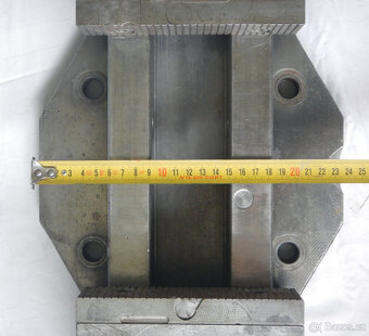 PRODÁM: Velký přesný strojní svěrák - hydraulický - 12