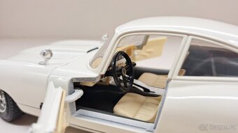 1:18 JAGUAR E COUPE,  k - 12