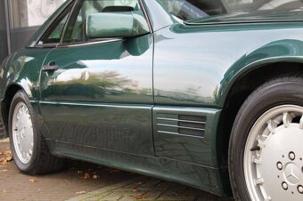 Mercedes-Benz SL 500 V8 Hardtop z roku 1989 - 12